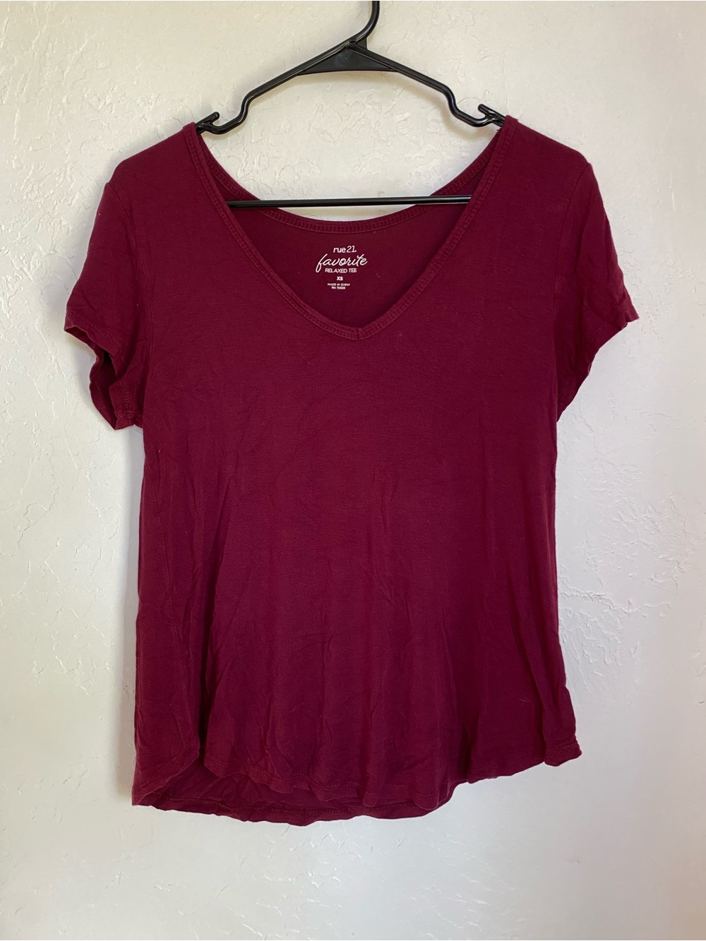 Rue21 Women's V-Neck Short Sleeve Tee in Burgundy